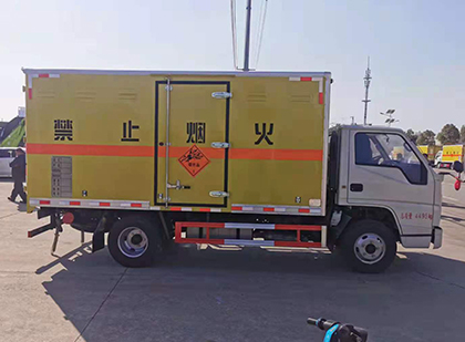 陕西爆破器材运输车工人安全操作规范与智能技术保障